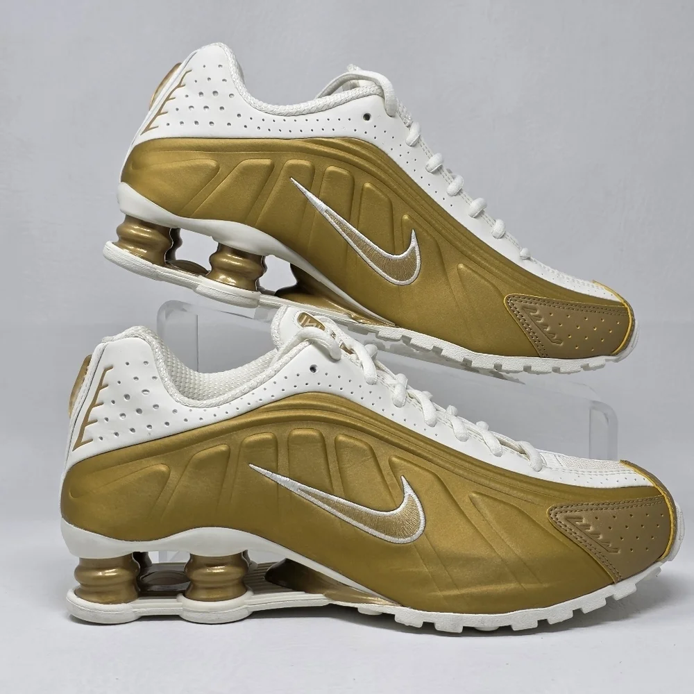 Nike Shox R4 Womens Sz 6.5 Soft Pearl/Metallic Gold Sneakers AR3565-010 New